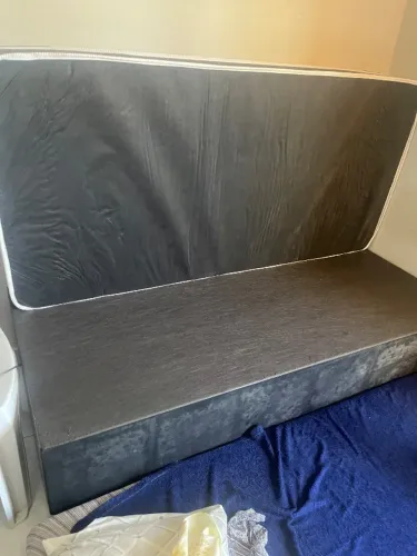 Cama box sem marcas de uso.