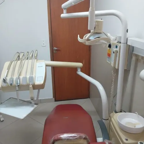 Cadeira odontológica e RX odontológico de parede
