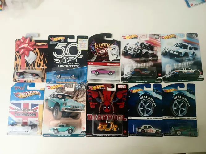 Lote com 10 miniaturas, linha "Premium", Hot Wheels, escalas 1:64