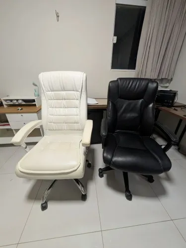 2 Cadeiras de Escritório Tipo Presidente/Gerente - Preta e Branca