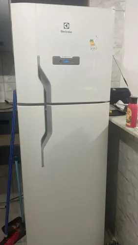 Geladeira Electrolux nova 400 lts