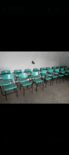 Cadeira escolar em polipropileno