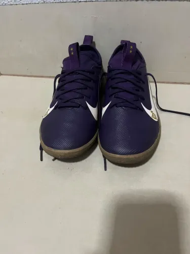 chuteira de futsal Nike Zoom Vapor 16 Academy Kylian Mbappé na cor roxa