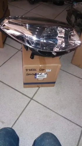 Farol Sandero 2011
