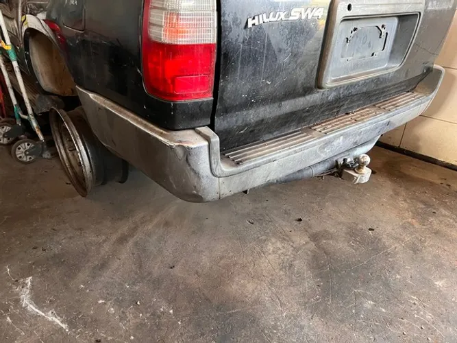 Pára-choque  trazeiro Hilux sw4 usado completo 1996