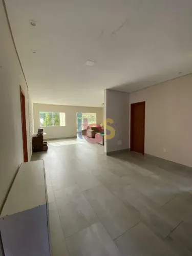 Alugo um Belíssimo Apartamento no 2º Andar