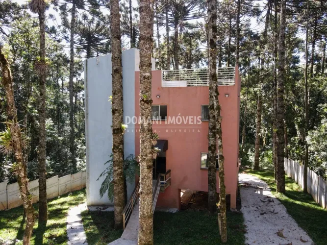 Casa em Estilo na Árvore à Venda na Região do Parque Pedra do Baú - Campos do Jordão/SP