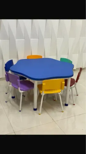Mesa de Escritório Infantil - 5 Cadeiras