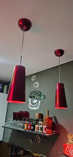 2 pendentes lustres metalicos vermelhos