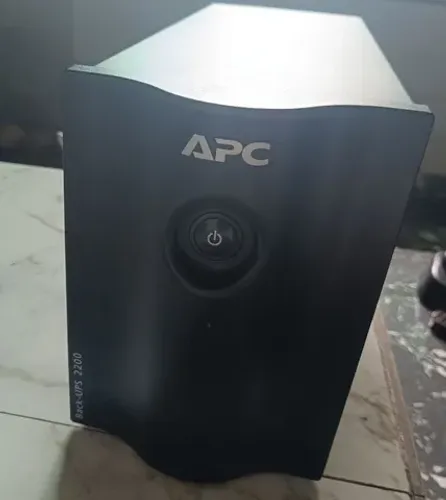 Nobreak APC Back-ups 2200VA/1360W, Bivolt entrada/115V