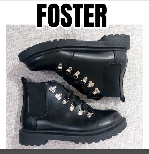 Bota Foster Preta com Detalhes em Metal