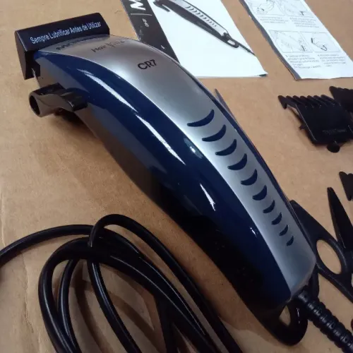 Kit Cortador Cabelo Mondial CR-07 110V Lâminas Aço Inox 4 Pentes 3mm 6mm 9mm 12mm