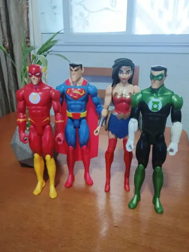 Boneco Liga da Justiça 30 cm DC Comics