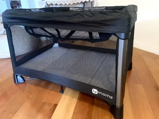 Berço 4moms Breeze Plus - Pouquíssimo Uso, Fácil de Montar