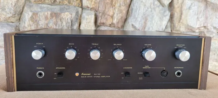 Amplificiador Sansui AU-101 (1973)