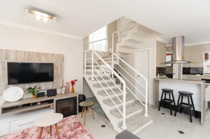 Sobrado triplex com 3 quartos à venda em Barreirinha em Curitiba