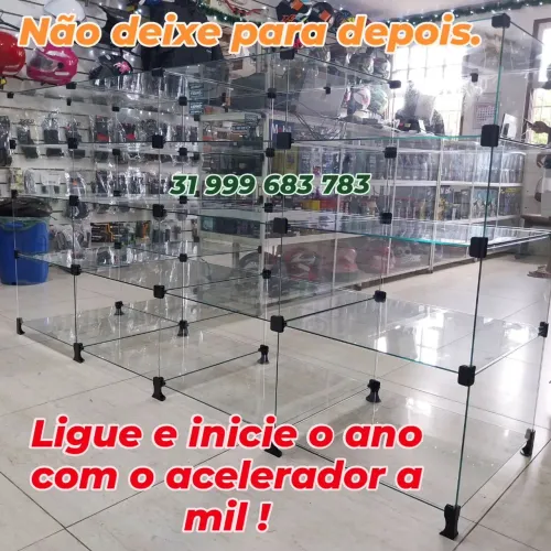 Balcões em vidro modulado para MOTOPEÇAS 
