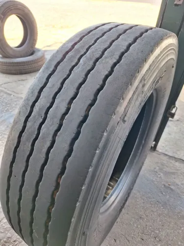 Pneu 275 80 22.5 Bridgestone (reformado)