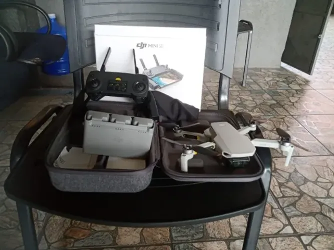 Drone Dji Mini 2 Se Fly Combo 3 Baterias Até 10km/31 Min Cinza