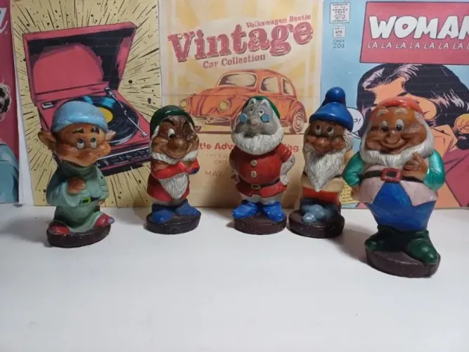 Bonecos anões Branca de Neve 5 unidades em vinil.
