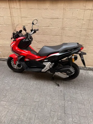  Honda ADV 150 - Estado de Nova, Muito Bem Cuidada