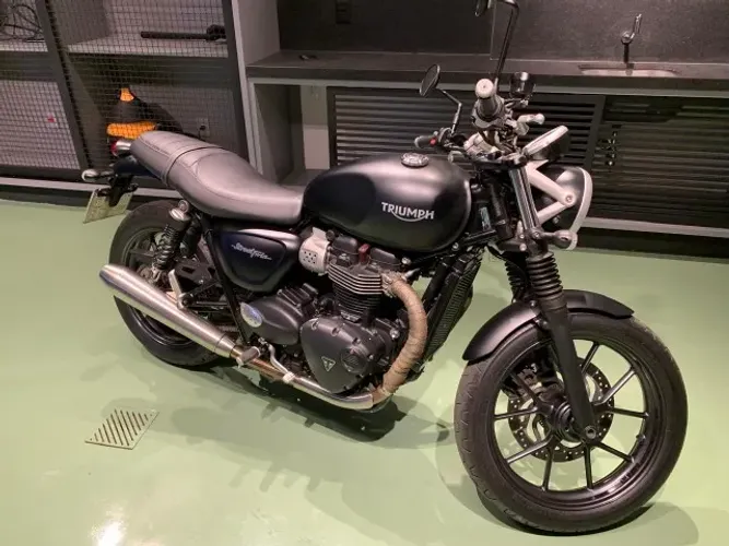 TRIUMPH STREET TWIN 900 NOVÍSSIMA, TODA ORIGINAL