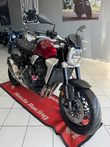 Cb 1000r 2019 10 mil km  aceito troca e financio 