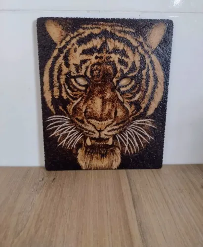QUADRO PIROGRAFADO-TIGRE