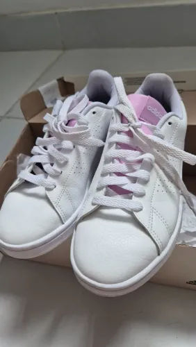 Tênis adidas original feminino branco e lilás, tamanho 34, novo (na caixa)