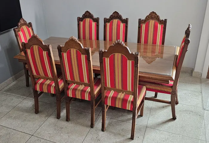 Conjunto de mesa de jantar em madeira maciça com 8 cadeiras