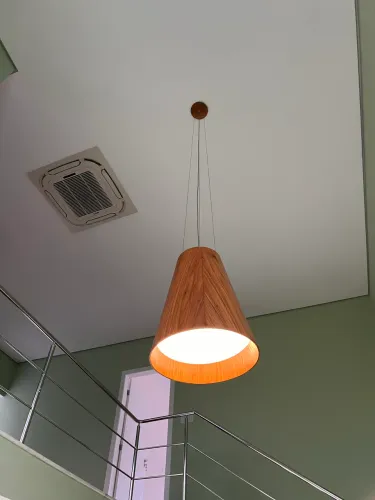 Lustre luminária de teto Pendente Cônico em Madeira