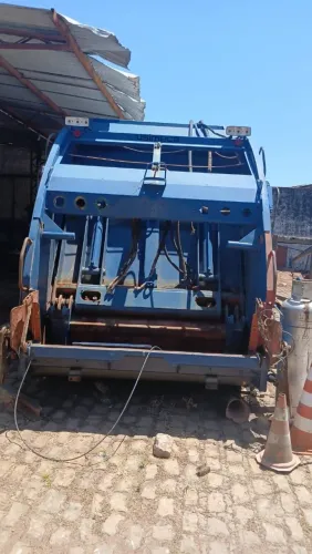 Vende se um compaquitador usimek 15 metros cubico