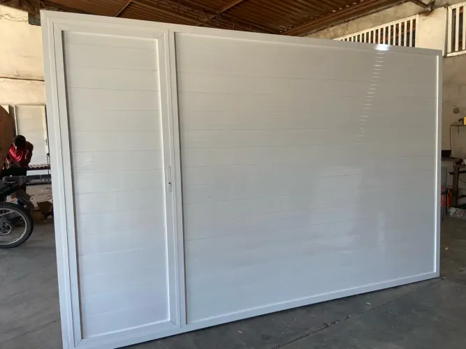 PORTÃO ALUMÍNIO BRANCO LISO/FRISO