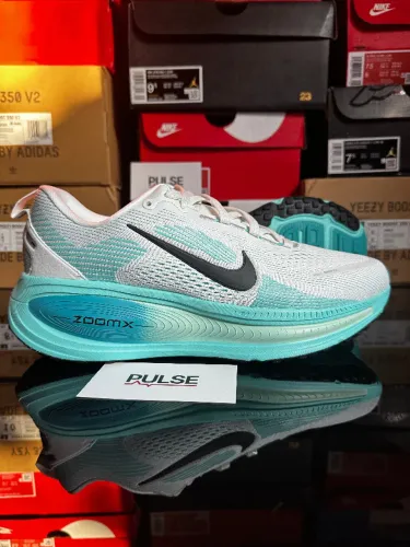 Nike Vomero 18 Ciano - tamanho 40BR, original