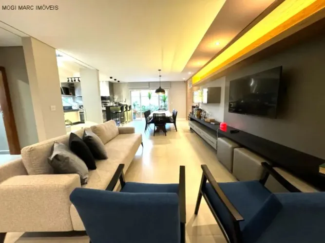 Casa de alto padrão a venda no condomínio Bella Citta Fazenda Rodeio em Mogi das Cruzes.