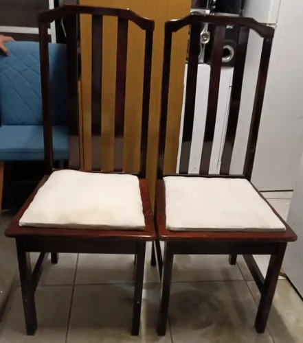 2 Cadeiras madeira maciça