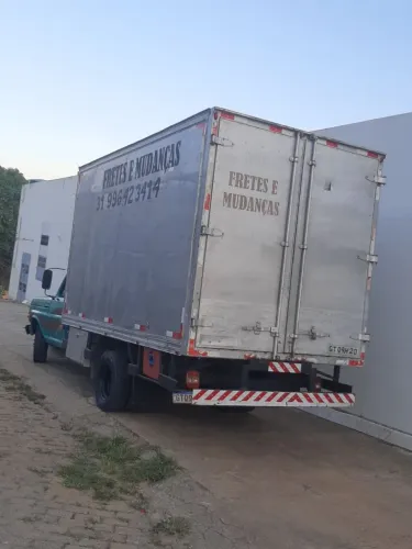 Caminhão baú 