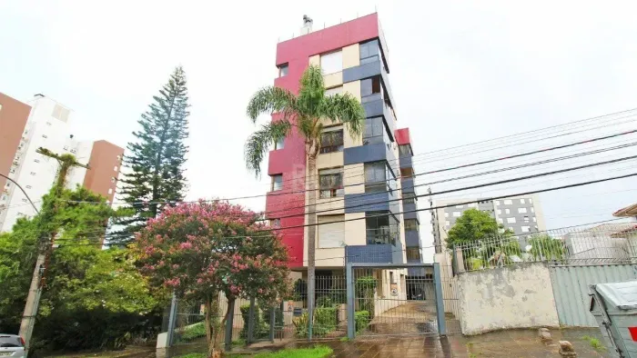 Apartamento de dois dormitórios e uma vaga de garagem na Rua Marcelo Gama, bairro Auxiliad