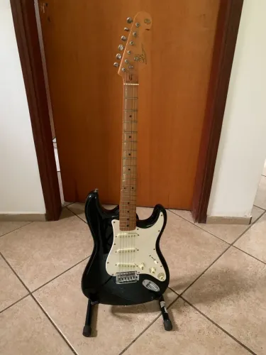 Guitarra SX Stratocaster + 5 acessórios