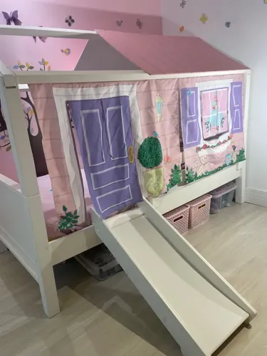 Cama casinha com escorrega da marca InterCasa