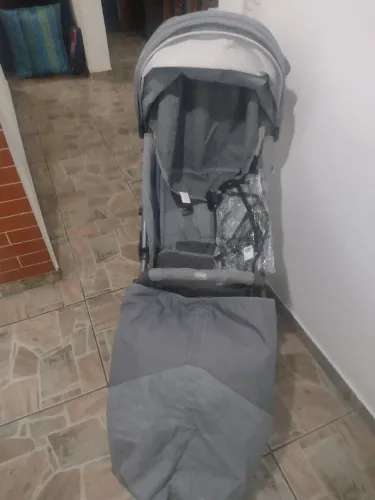 Carrinho de Bebê Compacto e Confortável