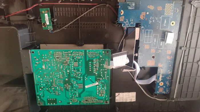 Sua tv parou temos placas Consertamos sua tv