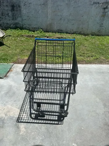 Carrinho de compras em ótimo estado