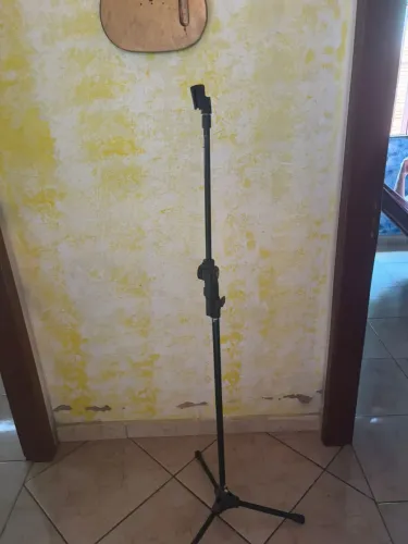 Pedestal para microfone usado