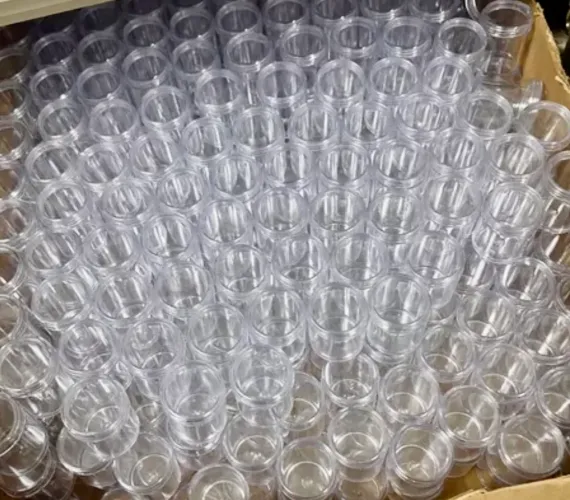 KIT COM 252 UNIDADES DE POTES DE ACRÍLICO 10 GRAMAS COM PENEIRA + EXTRAS DE PRESENTE