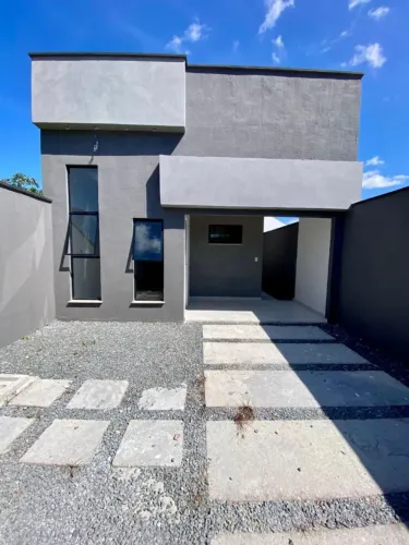 Casa com três quartos sendo um suíte - 79m²