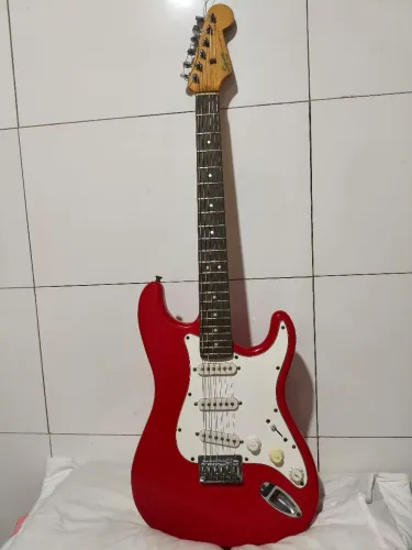 Guitarra Squier By Fender Mainstream HT