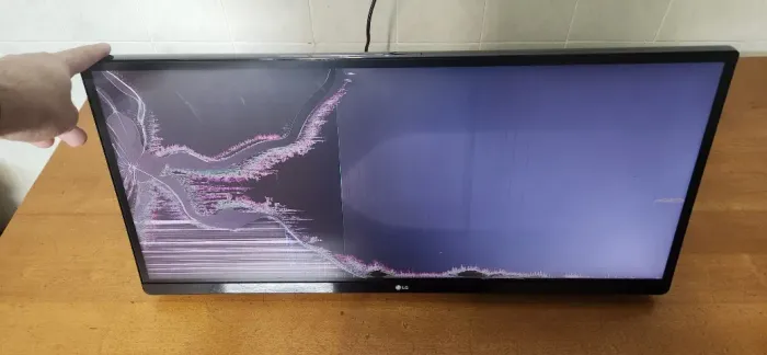 Monitor LG Flatron 25UM58-P - Com Tela Quebrada - Para Reparo ou Troca de Peças