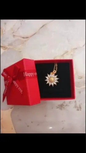 Colar Flor Girassol Cravejado Inox banhado a Ouro 18k