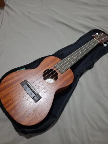 ukulele soprano winner (acompanha capa e capotraste)